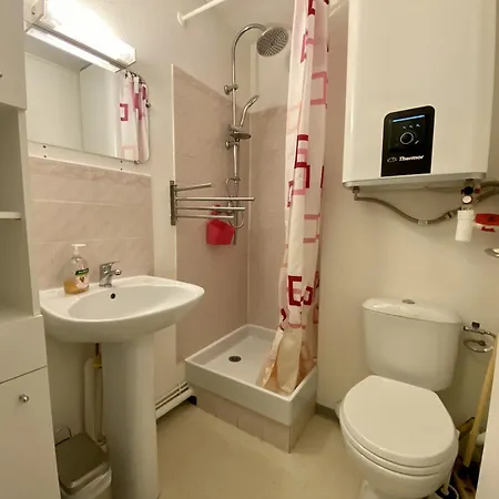 T2 Pour 5 Personnes - Parking Prive - Proche - Fr-1-795-45 Apartment *